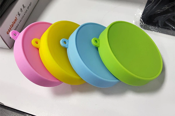 Le pentole in silicone guadagnano popolarità nelle cucine domestiche