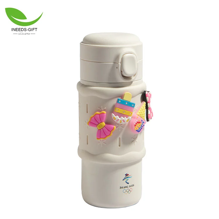 Bottiglia d'acqua isolata per bambini